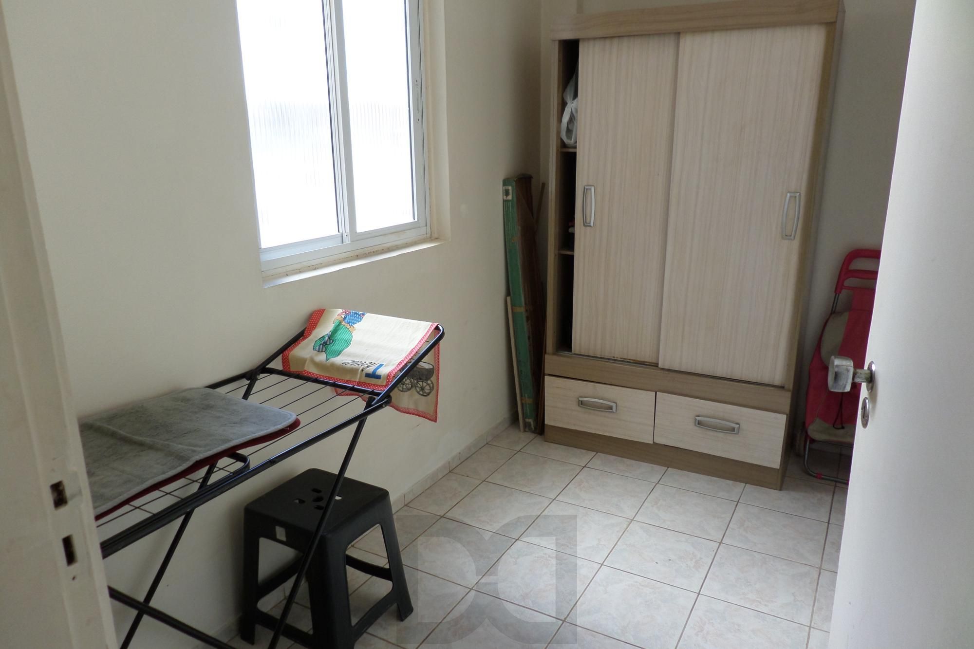 Apartamento no Centro de 2 dormitórios dependência DESOCUPADO — foto 36