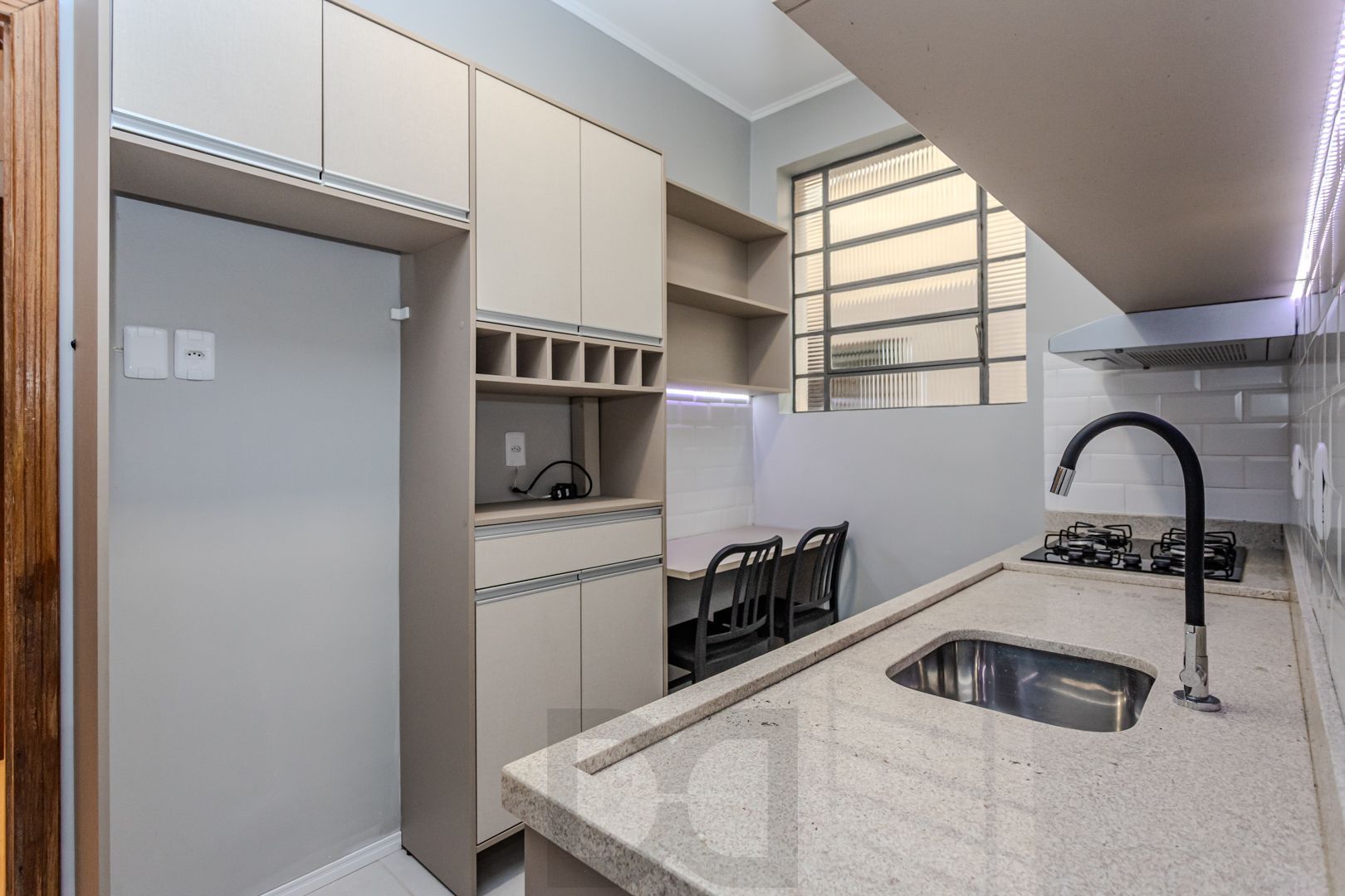 Apartamento no bairro Petrópolis de 2 dormitórios térreo com pátio DESOCUPADO — foto 17