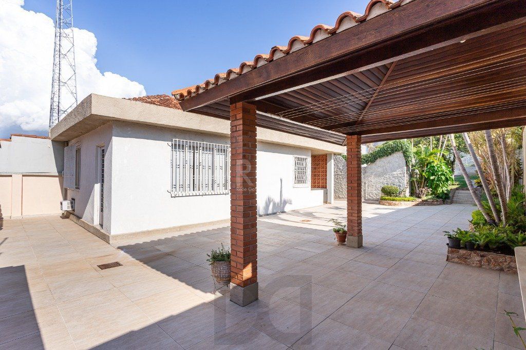 Casa sobrado no Partenon de 3 dormitórios e amplo pátio — foto 2