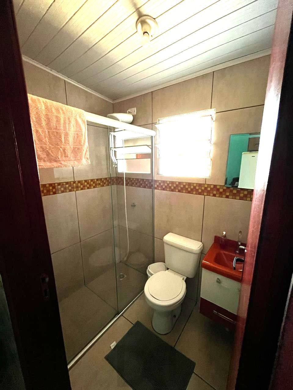 Casa térrea de 3 dormitórios e amplo pátio — foto 13