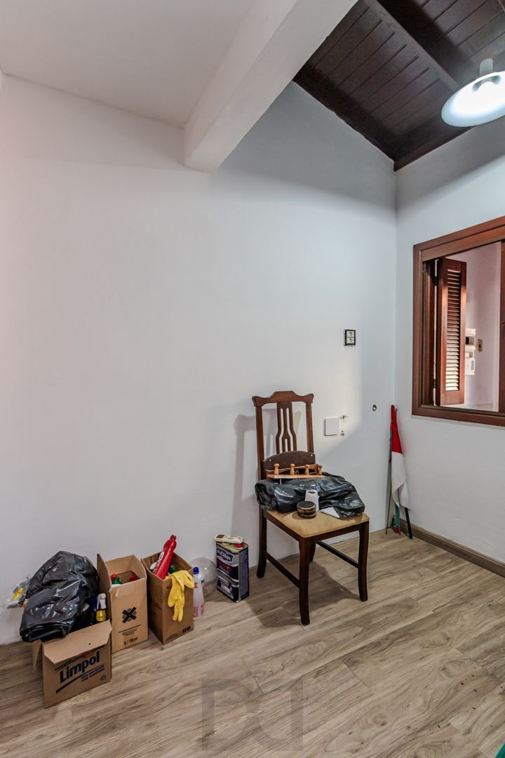 Casa no Partenon com 4 dormitórios e 4 vagas DESOCUPADA — foto 16