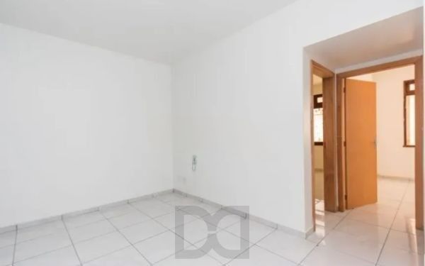 Apartamento de 2 dormitórios térreo DESOCUPADO no bairro Praia de Belas — foto 2