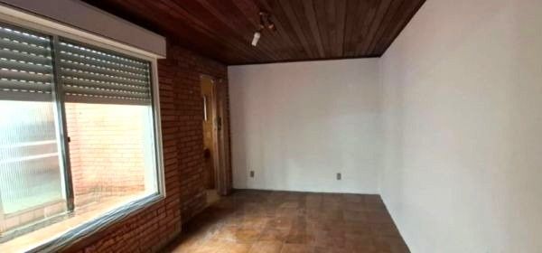Apartamento de 2 dormitórios no bairro Teresópolis térreo com pátio DESOCUPADO — foto 9
