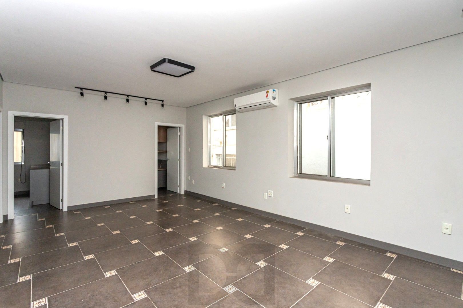 Apartamento no Bom Fim de 2 dormitórios DESOCUPADO — foto 2