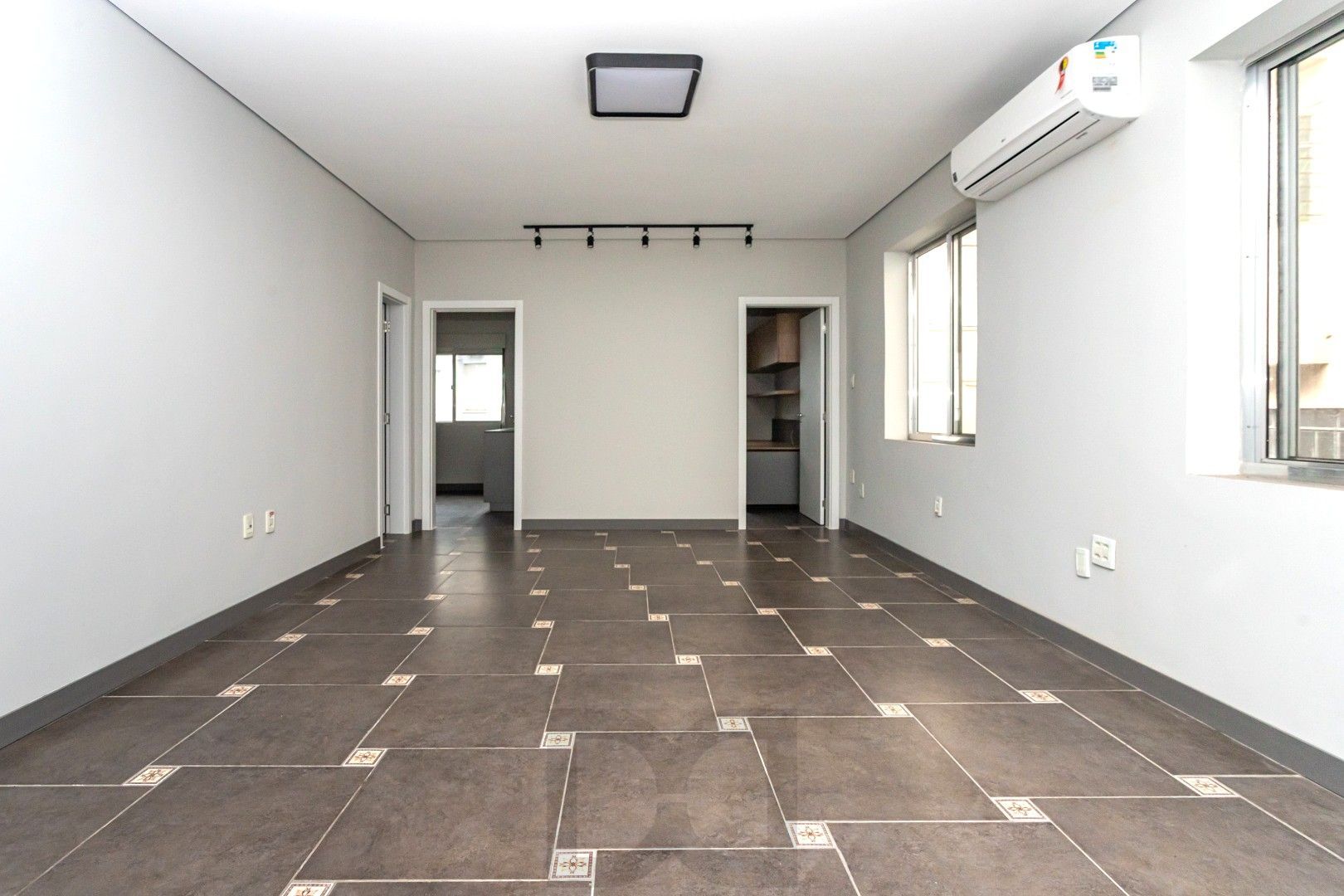 Apartamento no Bom Fim de 2 dormitórios DESOCUPADO — foto 4