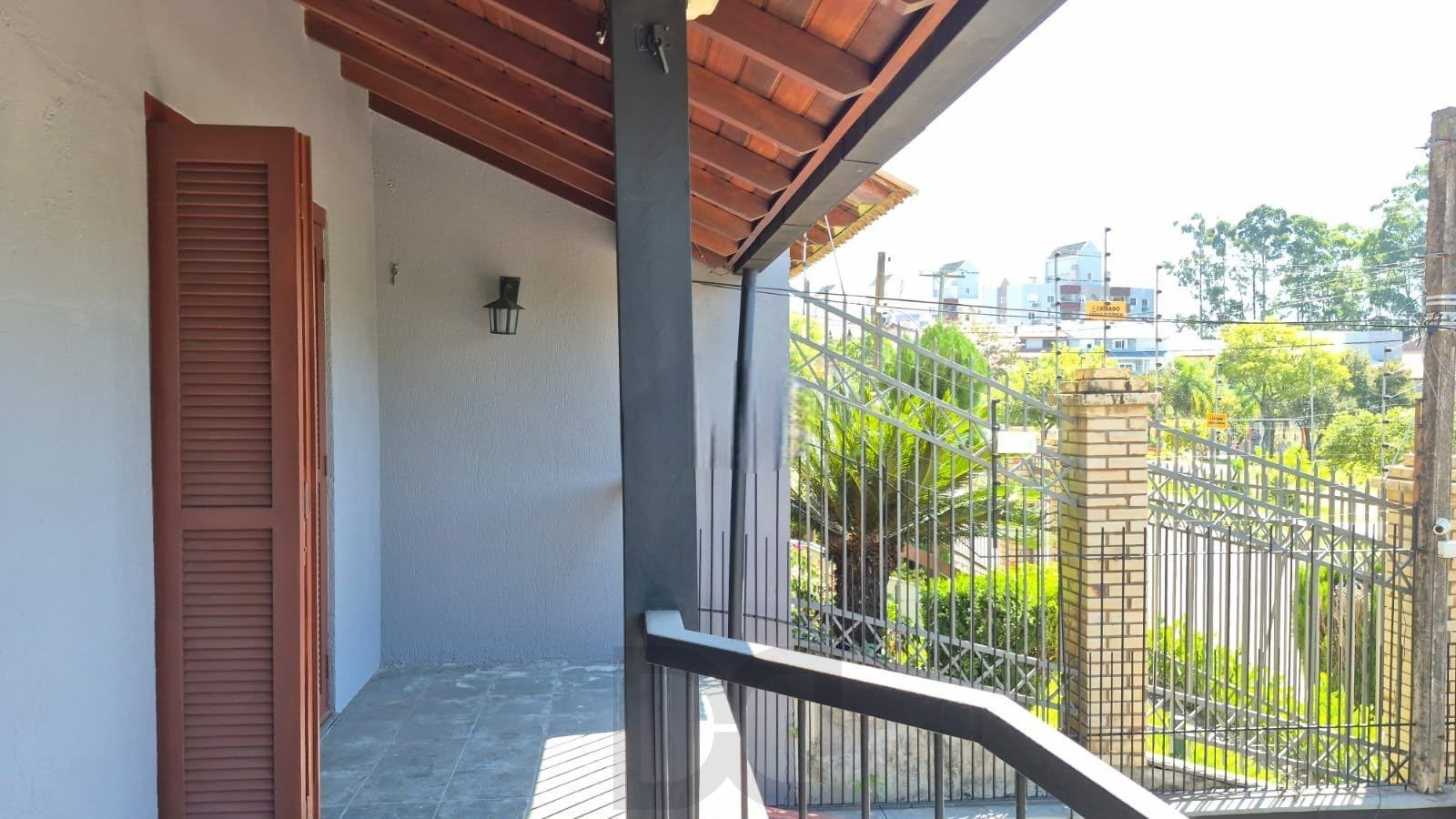 Apresentamos esta excelente casa no bairro Jardim Itu, em Porto Alegre, com 175m² privativos, perfeita para quem busca amplitude, conforto e qualidade de vida em uma região tranquila e valorizada. — foto 4