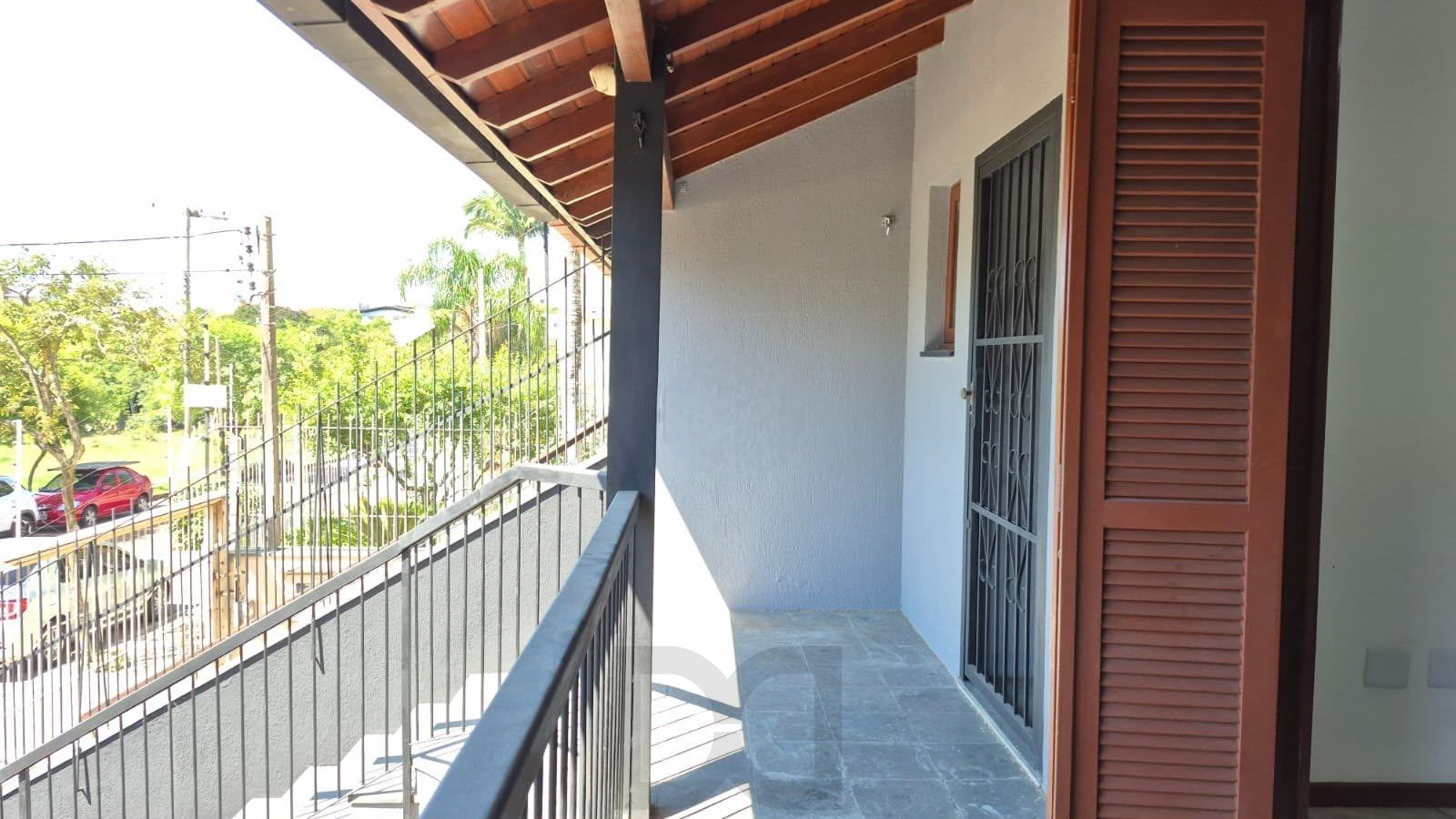 Apresentamos esta excelente casa no bairro Jardim Itu, em Porto Alegre, com 175m² privativos, perfeita para quem busca amplitude, conforto e qualidade de vida em uma região tranquila e valorizada. — foto 2