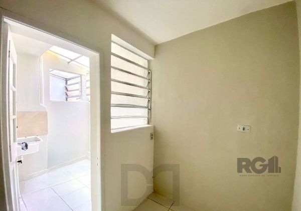 Apartamento no Praia de Belas de 2 dormitórios DESOCUPADO — foto 5
