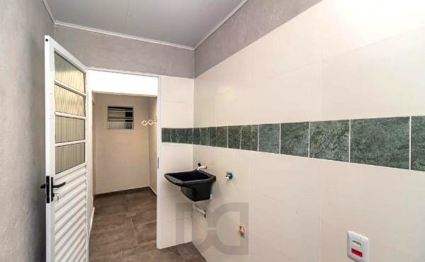 Casa no bairro Jardim Carvalho de 2 dormitórios e amplo pátio — foto 30