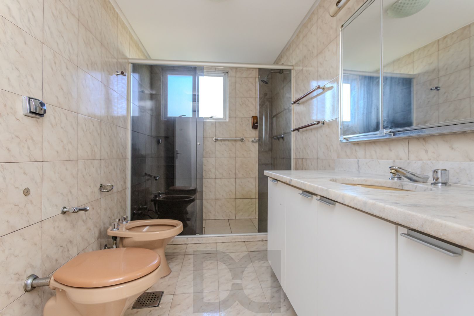 Apartamento no Moinhos de Vento de 3 dormitórios vaga e infra DESOCUPADO — foto 24