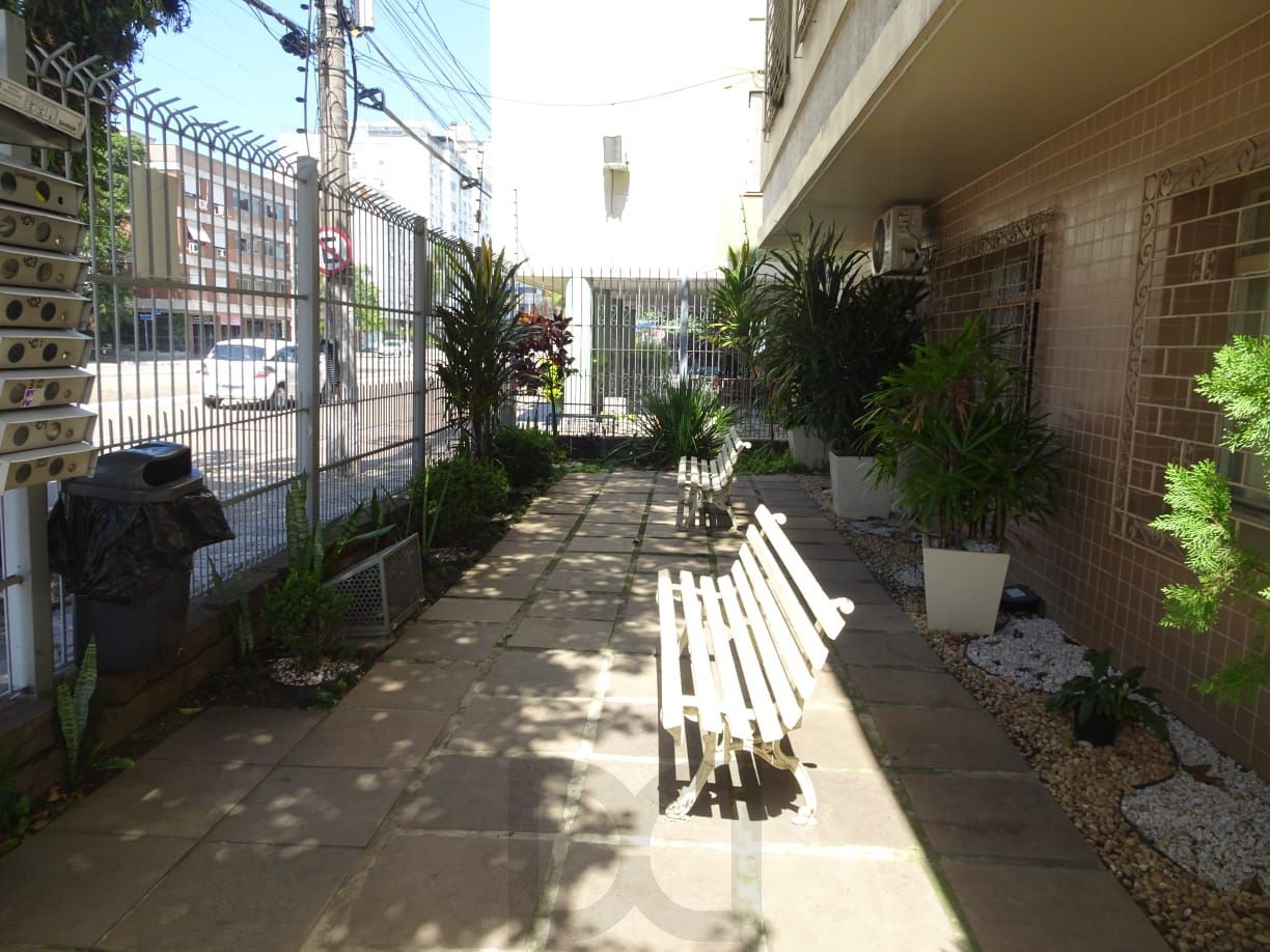 EXCELENTE APARTAMENTO TÉRREO DE 2 DORMITÓRIOS, SEMIMOBILIADO, À VENDA NO BAIRRO MENINO DEUS, PORTO ALEGRE. — foto 22
