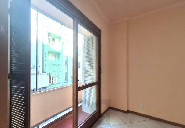 Apartamento no Centro de 2 dormitórios DESOCUPADO — foto 7
