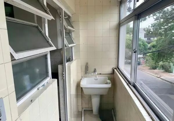 Apartamento no Petrópolis de 2 dormitórios e 2 vagas DESOCUPADO — foto 18