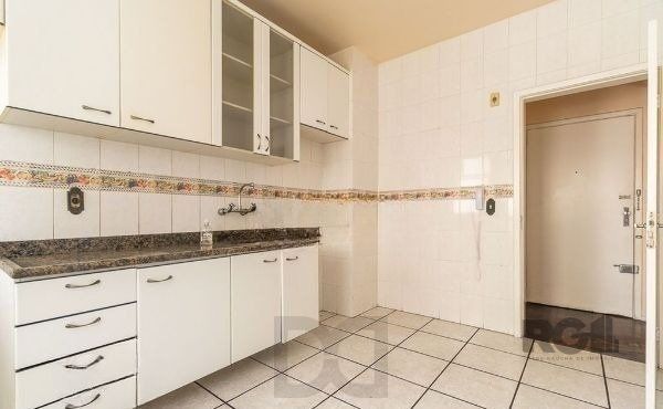 Apartamento no bairro Auxiliadora de 2 dormitórios dependência e vaga DESOCUPADO — foto 16