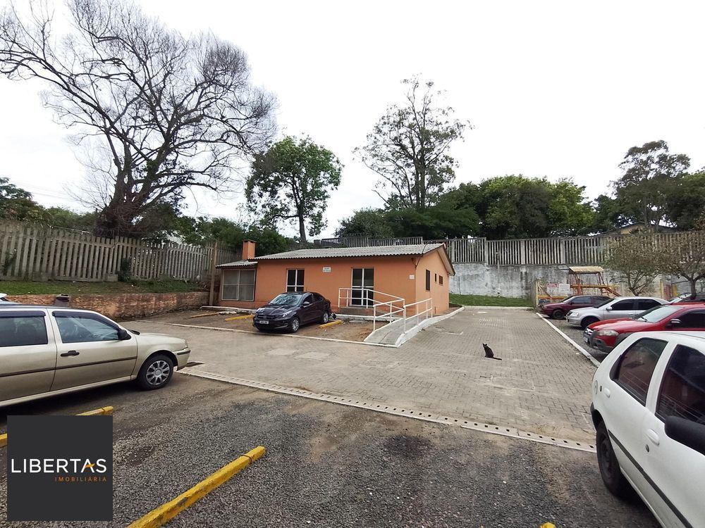 Apartamento semi mobiliado à venda em Porto Alegre, bem localizado, a duas quadras da FAPA, situado no 2° andar. O imóvel possui 2 quartos e 1 banheiro e 1 vaga de garagem. — foto 12