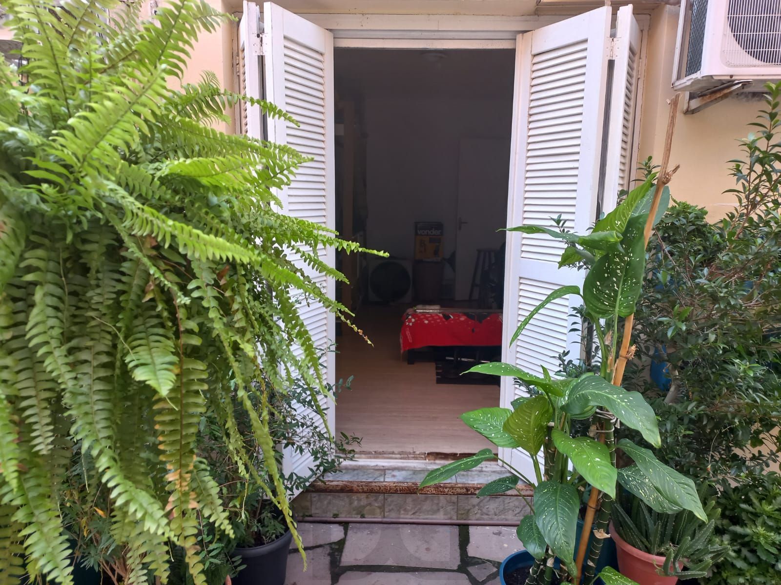 EXCELENTE APARTAMENTO TÉRREO DE 2 DORMITÓRIOS, SEMIMOBILIADO, À VENDA NO BAIRRO MENINO DEUS, PORTO ALEGRE. — foto 14