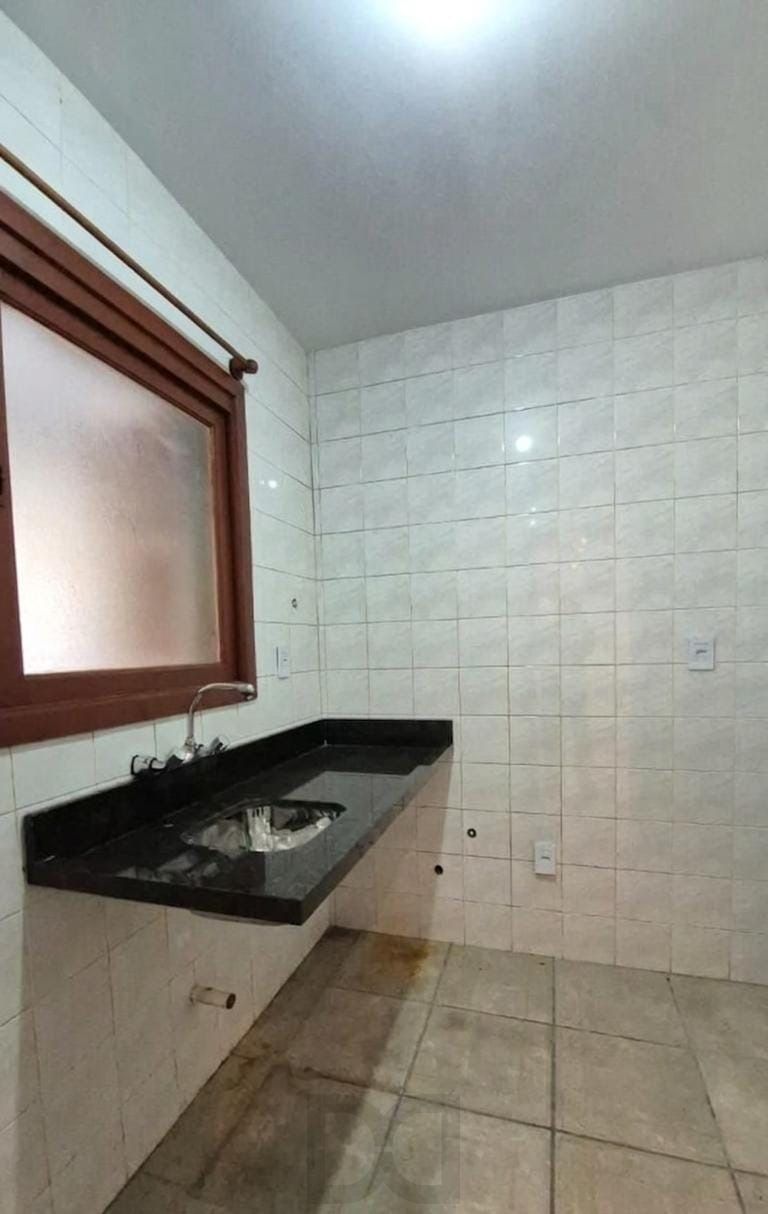 Apresentamos esta excelente casa no bairro Jardim Itu, em Porto Alegre, com 175m² privativos, perfeita para quem busca amplitude, conforto e qualidade de vida em uma região tranquila e valorizada. — foto 14