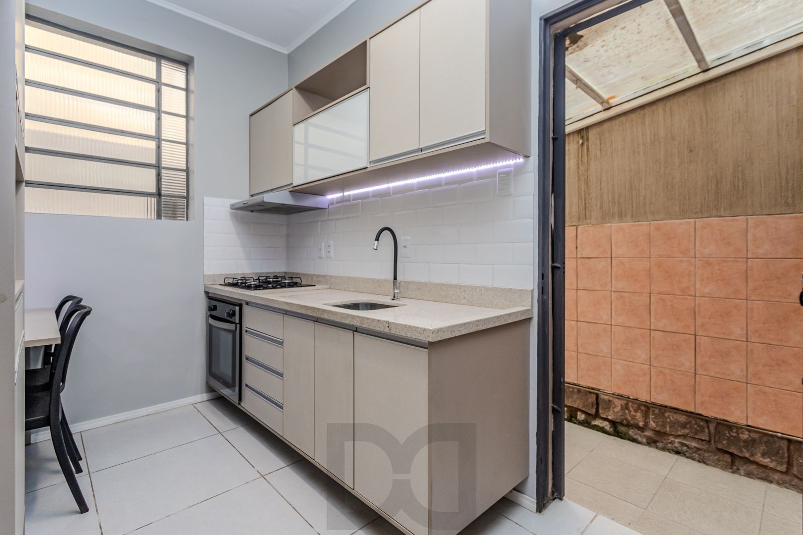 Apartamento no bairro Petrópolis de 2 dormitórios térreo com pátio DESOCUPADO — foto 16