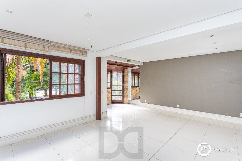 Casa para Venda - 330m², 4 dormitórios, sendo 3 suites, 2 vagas - Petrópolis — foto 4