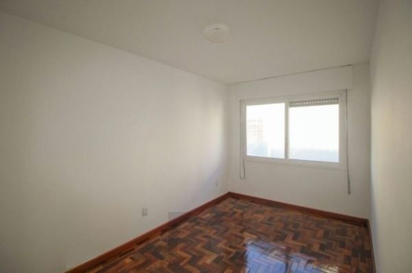 Apartamento no Jardim Leopoldina de 2 dormitórios reformado DESOCUPADO — foto 10