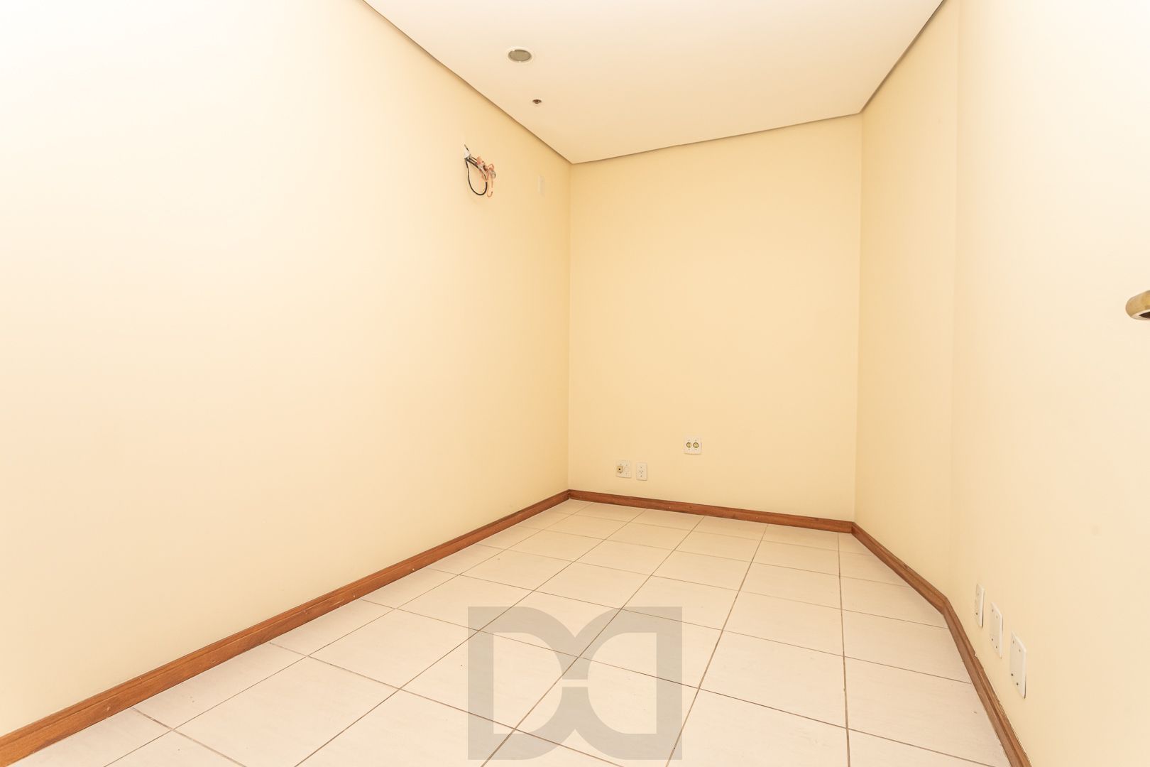 Conjunto comercial no bairro Floresta com terraço privativo DESOCUPADO — foto 3