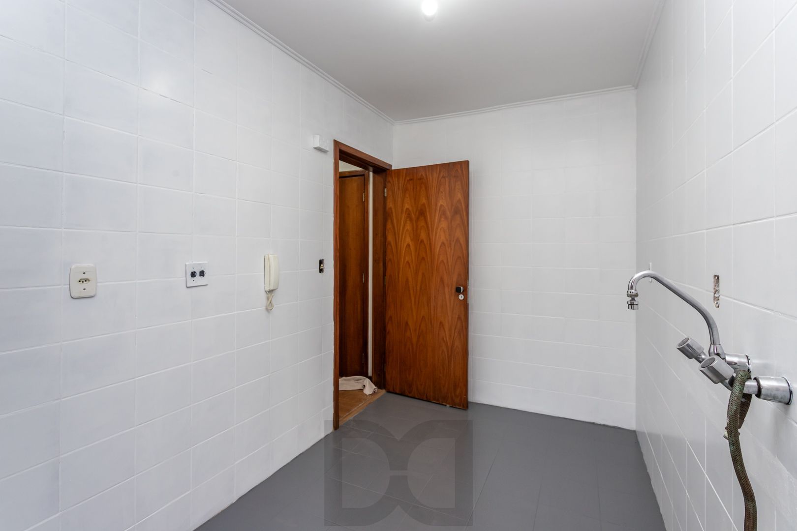 Apartamento no bairro Vila Ipiranga de 2 dormitórios e vaga DESOCUPADO — foto 18
