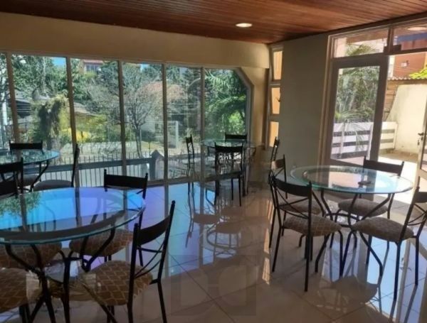 Apartamento no bairro Petrópolis de 2 dormitórios e vaga DESOCUPADO — foto 21
