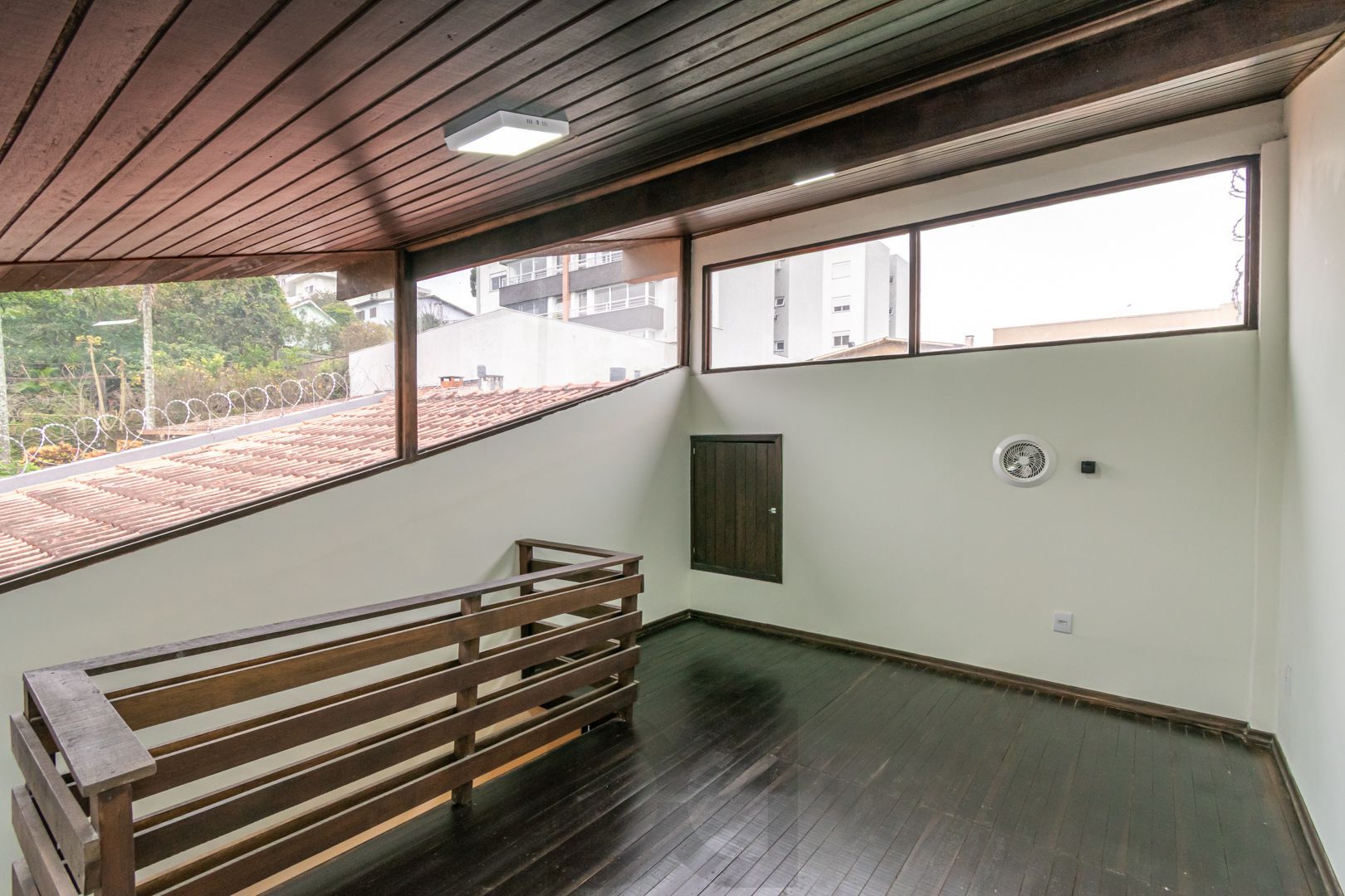 Casa sobrado no bairro Cristal de 3 dormitórios e 3 vagas DESOCUPADA — foto 24