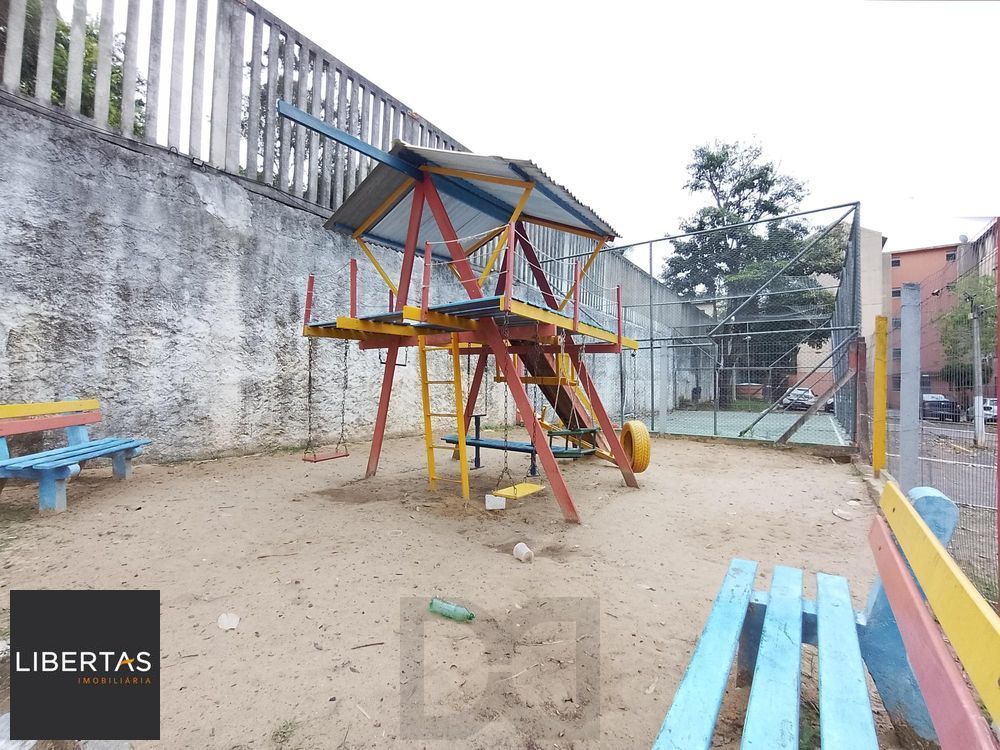 Apartamento semi mobiliado à venda em Porto Alegre, bem localizado, a duas quadras da FAPA, situado no 2° andar. O imóvel possui 2 quartos e 1 banheiro e 1 vaga de garagem. — foto 14