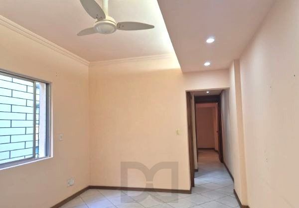 Apartamento no Centro de 2 dormitórios DESOCUPADO — foto 3
