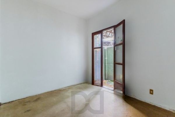 Apartamento no Partenon térreo de 2 dormitórios e 2 pátios DESOCUPADO — foto 6