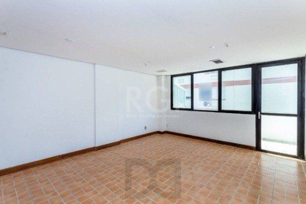 Sala comercial na Av Carlos Gomes com sacada DESOCUPADA — foto 6