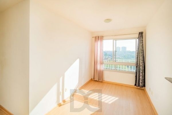 Apartamento de 2 dormitórios vaga e infra DESOCUPADO — foto 2