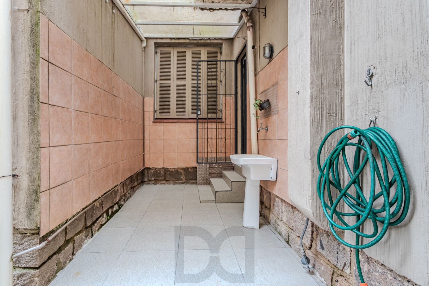 Apartamento no bairro Petrópolis de 2 dormitórios térreo com pátio DESOCUPADO — foto 20