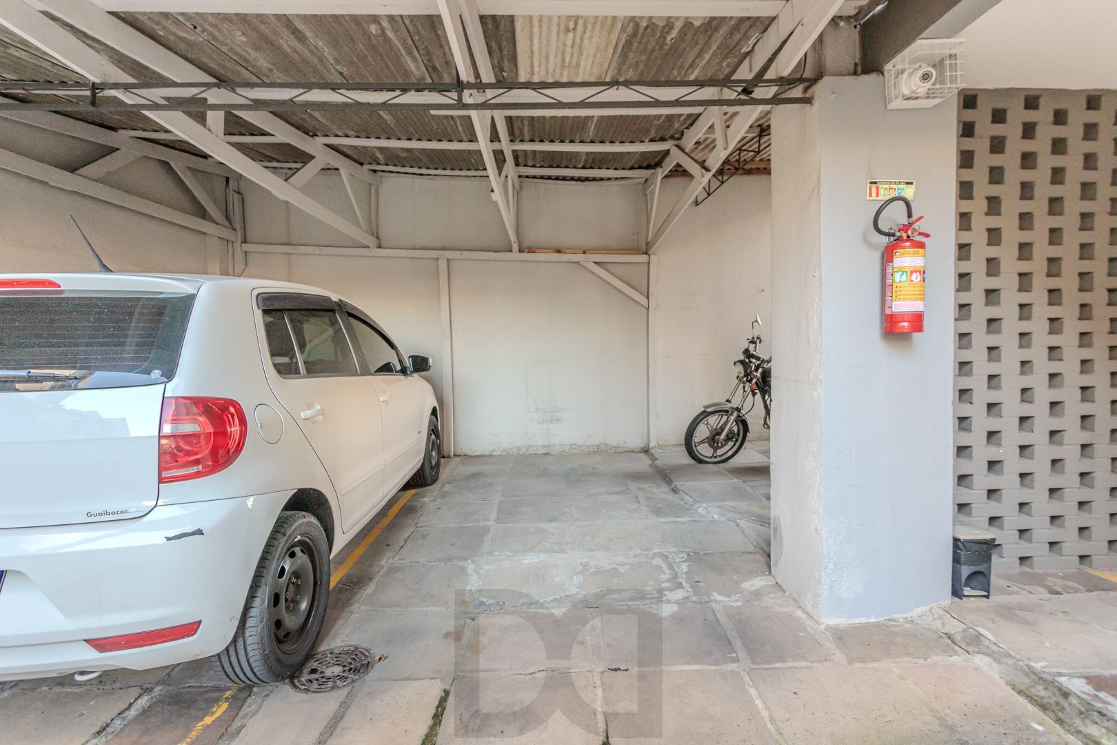 Apartamento de 2 dormitórios com dependência e vaga no bairro Santana DESOCUPADO — foto 23