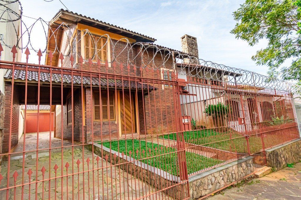 Casa sobrado na zona norte de 3 dormitórios 3 vagas e piscina — foto 4