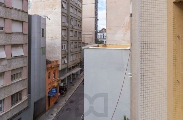 Apartamento no Centro de 1 dormitório DESOCUPADO — foto 3