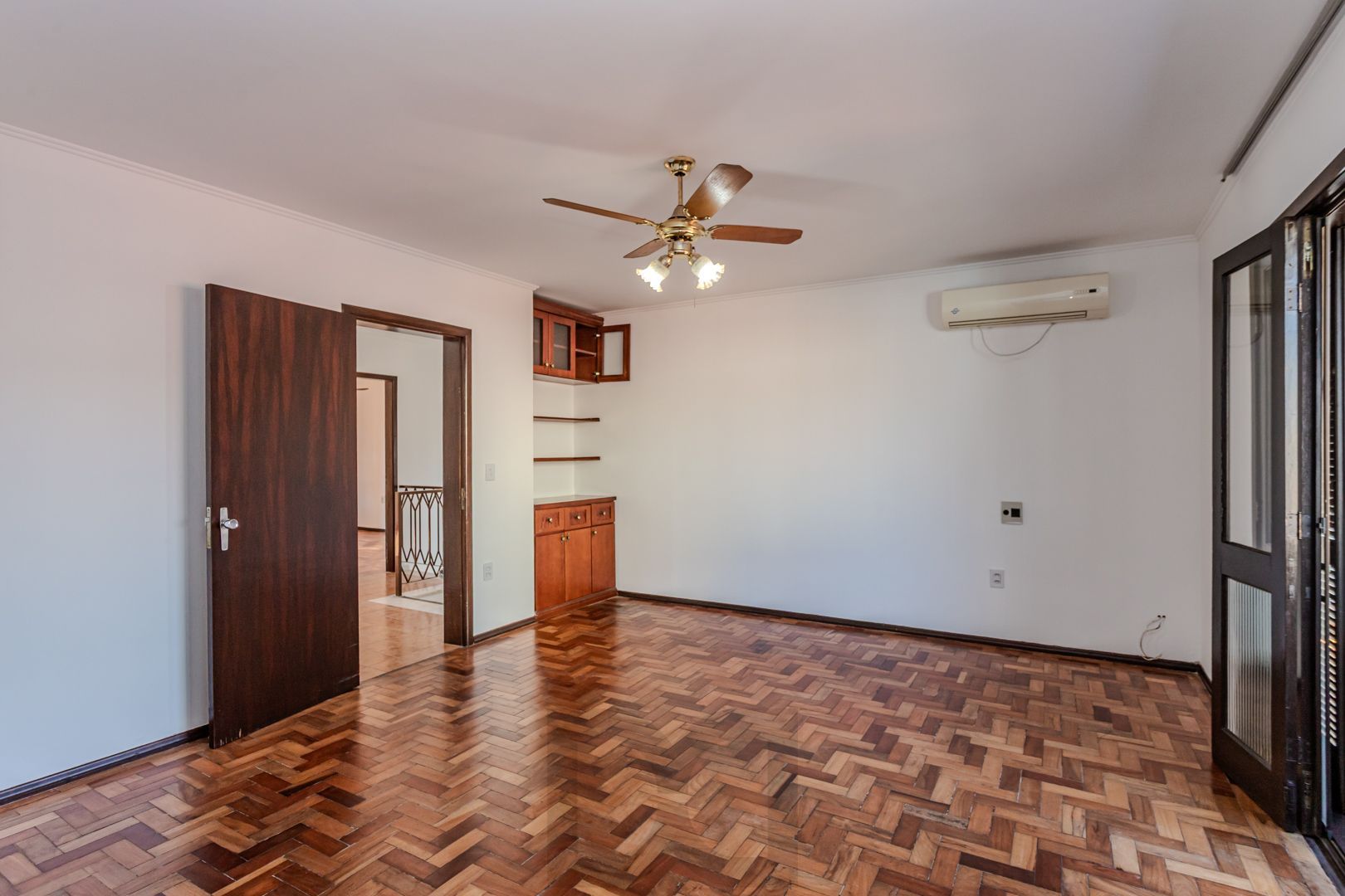 Casa no Partenon com 4 dormitórios e 4 vagas DESOCUPADA — foto 44