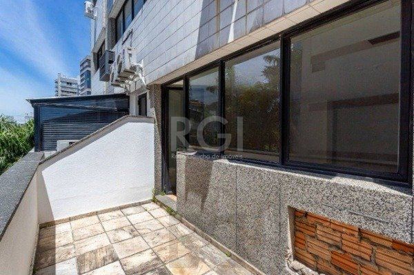 Sala comercial na Av Carlos Gomes com sacada DESOCUPADA — foto 12