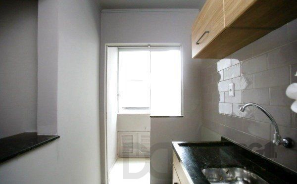Apartamento JK no Menino Deus mobiliado DESOCUPADO — foto 7