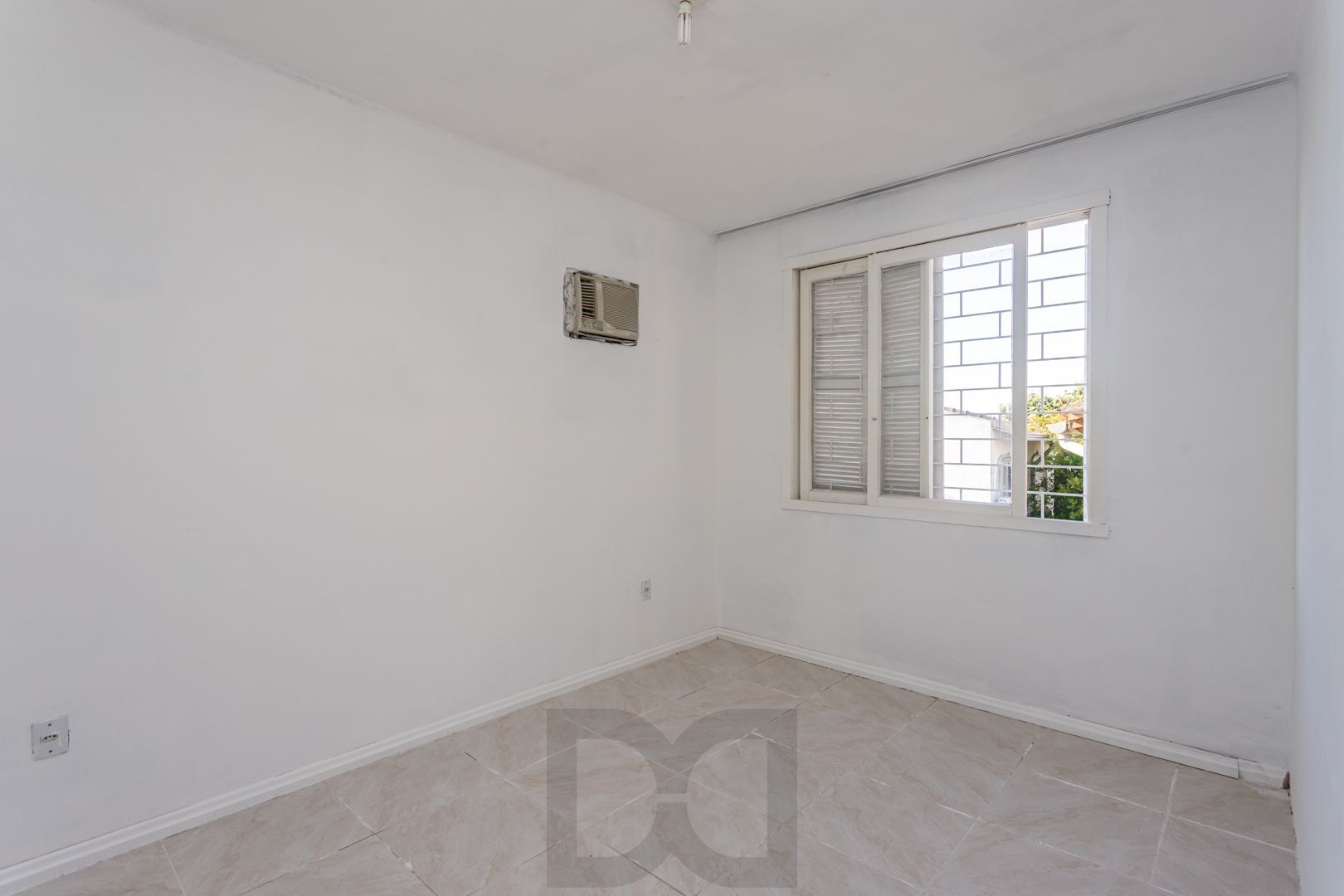 Apartamento no bairro Teresópolis de 2 dormitórios térreo com pátio — foto 6
