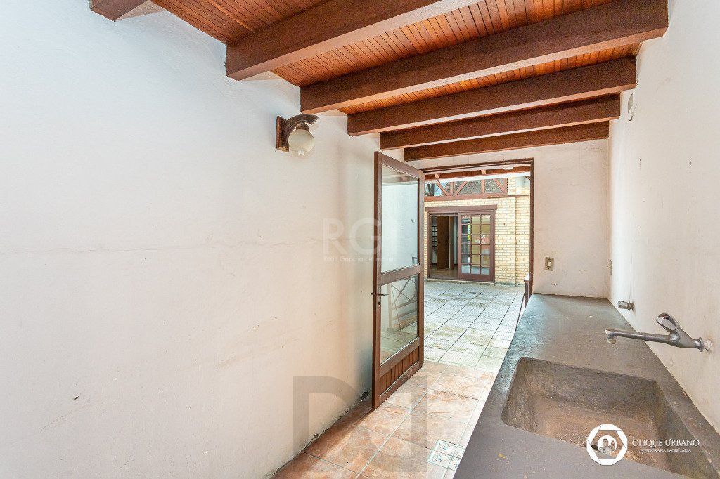 Casa para Venda - 330m², 4 dormitórios, sendo 3 suites, 2 vagas - Petrópolis — foto 24