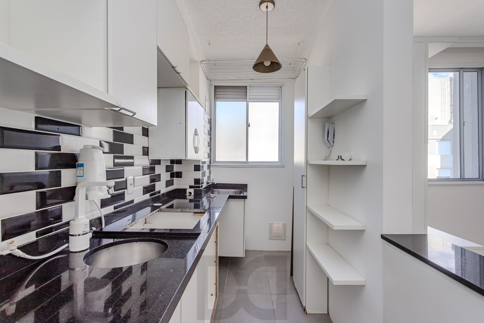 Apartamento no Sarandi de 2 dormitórios vaga e infra DESOCUPADO — foto 6