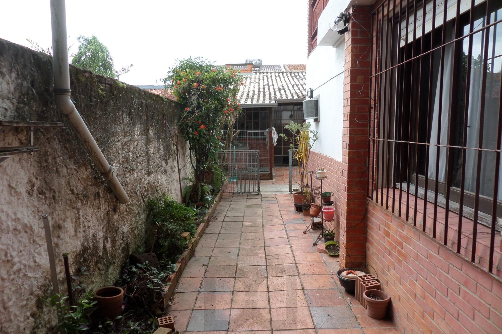 Casa no bairro Ipanema de 3 dormitórios e 2 vagas DESOCUPADA — foto 39