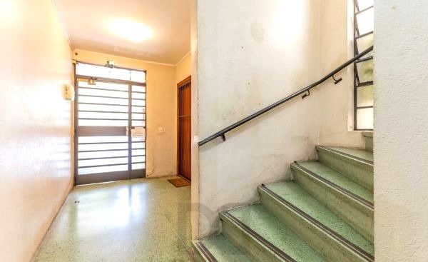 Apartamento na Cidade Baixa de 1 dormitório e dependência REFORMADO — foto 22