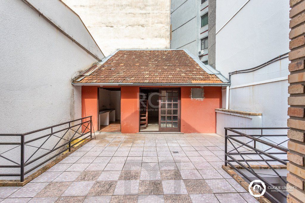 Casa para Venda - 330m², 4 dormitórios, sendo 3 suites, 2 vagas - Petrópolis — foto 20