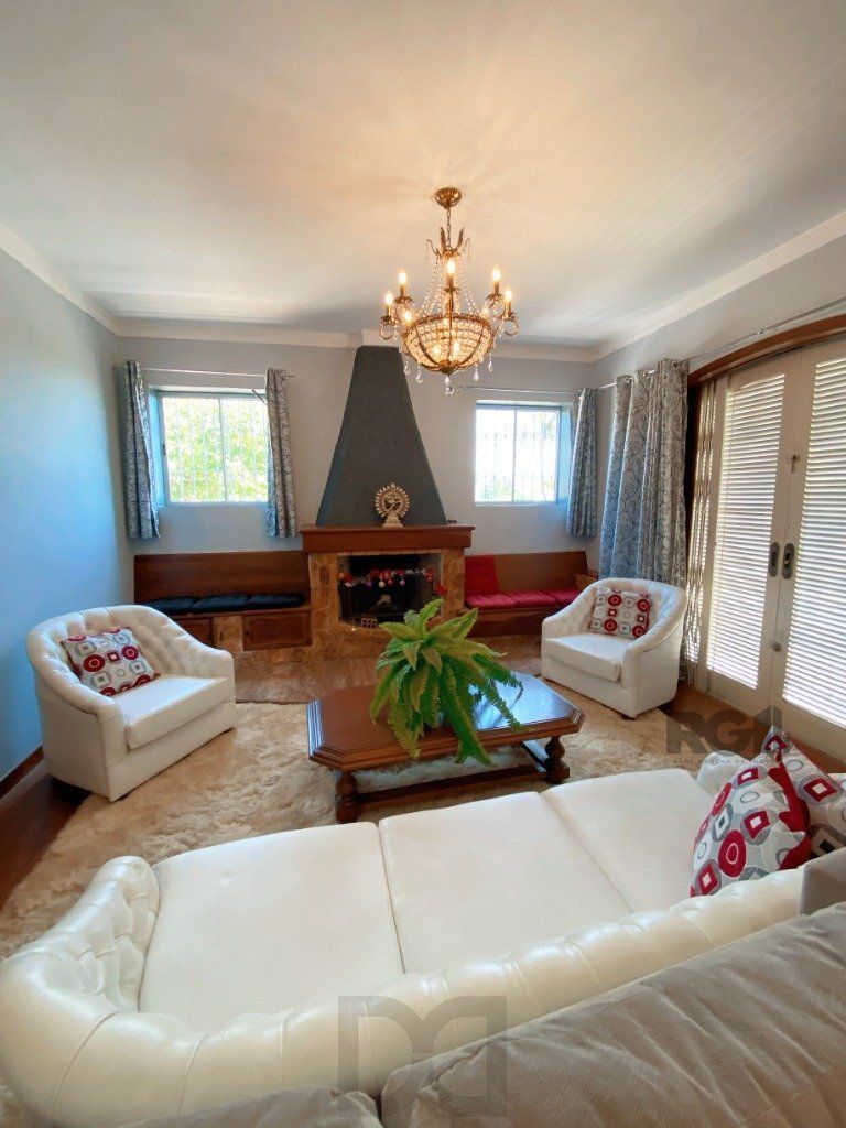 Casa no Teresópolis de 4 dormitórios e 4 vagas — foto 1