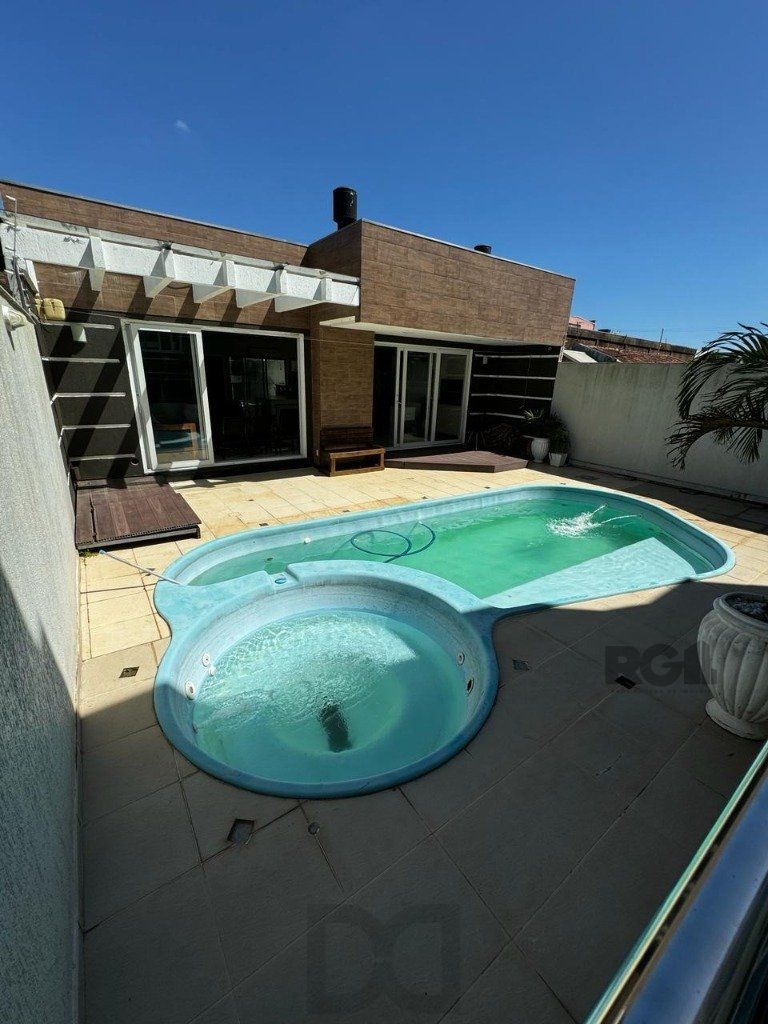 Casa de altíssimo padrão na zona norte de Porto Alegre. — foto 30