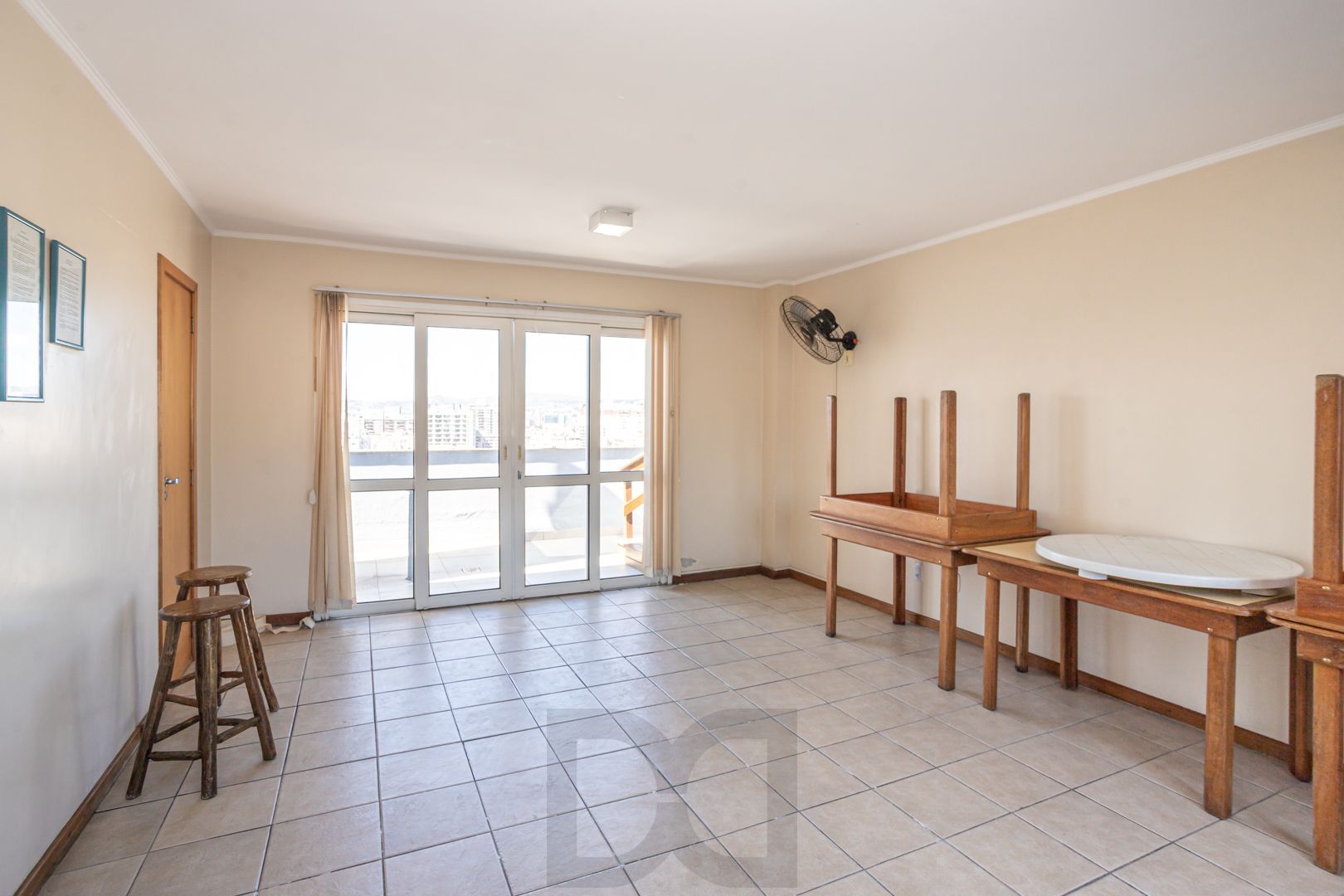 Apartamento na Cidade Baixa de 2 dormitórios e vaga DESOCUPADO — foto 32