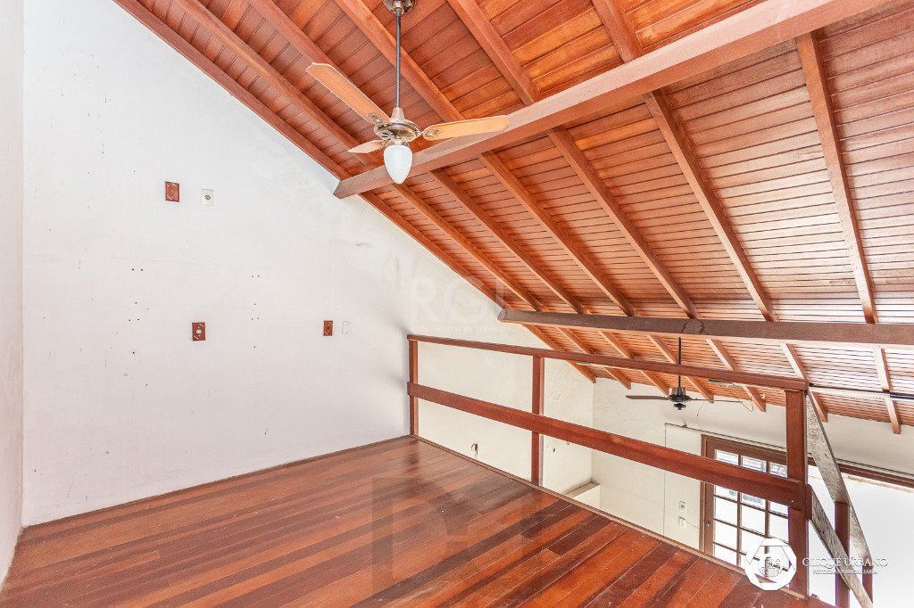 Casa para Venda - 330m², 4 dormitórios, sendo 3 suites, 2 vagas - Petrópolis — foto 37